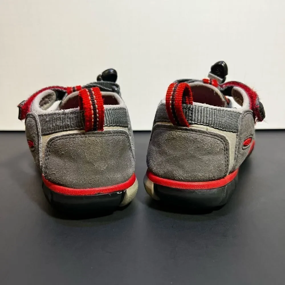 Kids KEEN CNX Waterproof Grey Outdoor Sandals / Size 4